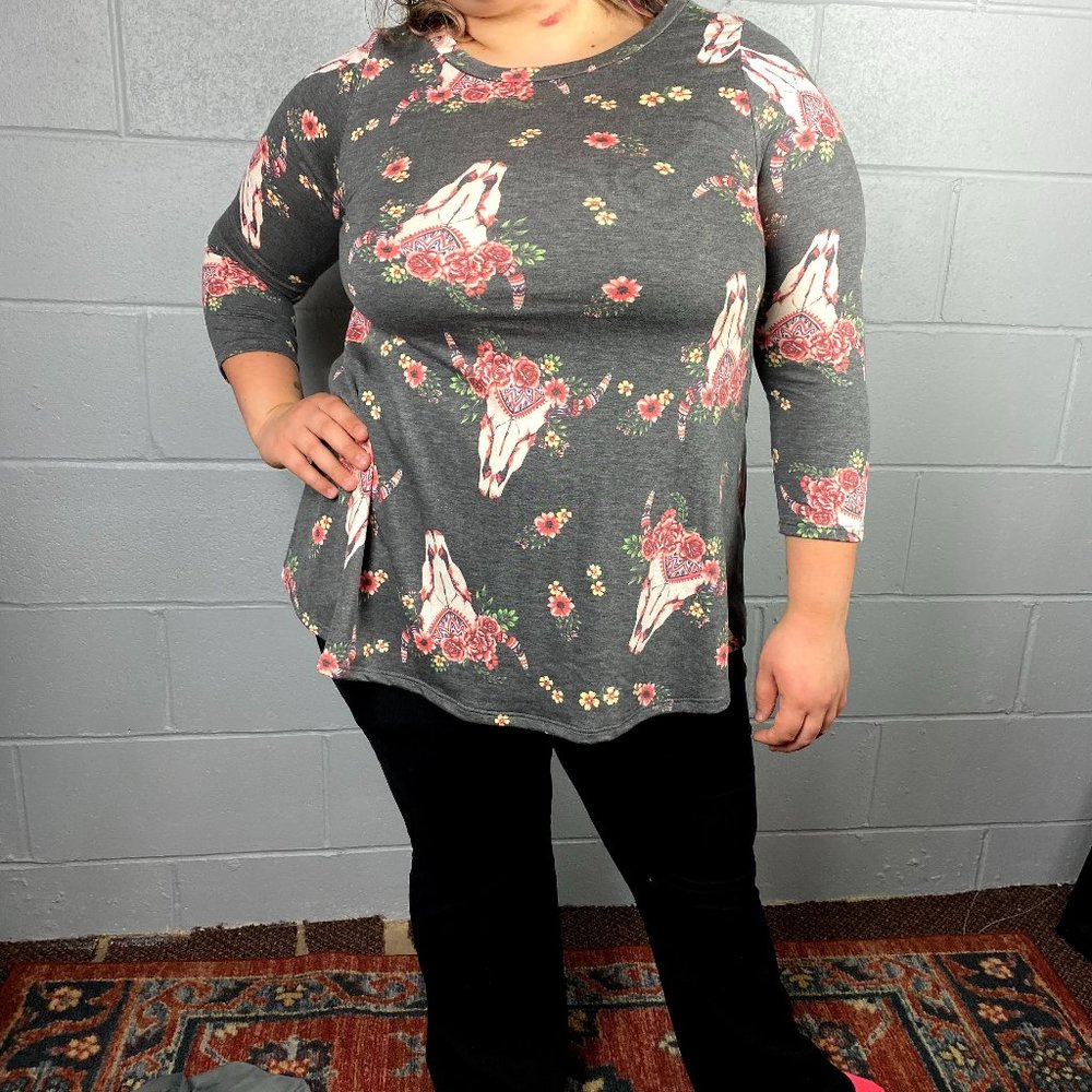 Grey + Pink Floral Skull Print Long Sleeve Sweater Tee size Large | EE:Some